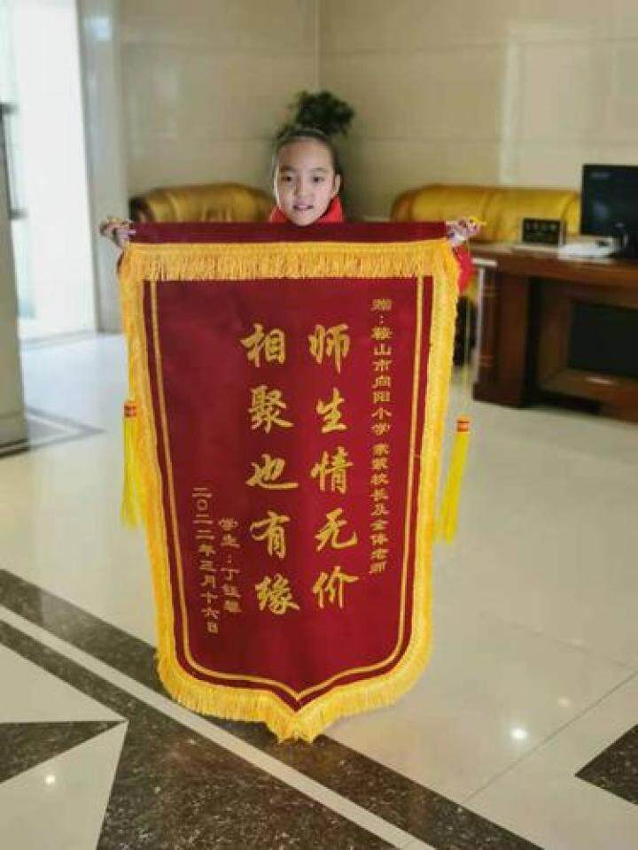 外地小学生滞留鞍山 向阳小学敞开借读之门.jpg