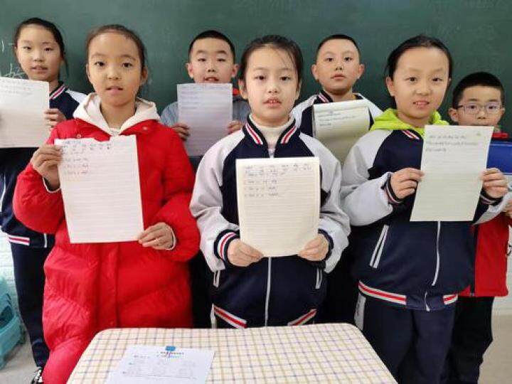 外地小学生滞留鞍山 向阳小学敞开借读之门3.jpg