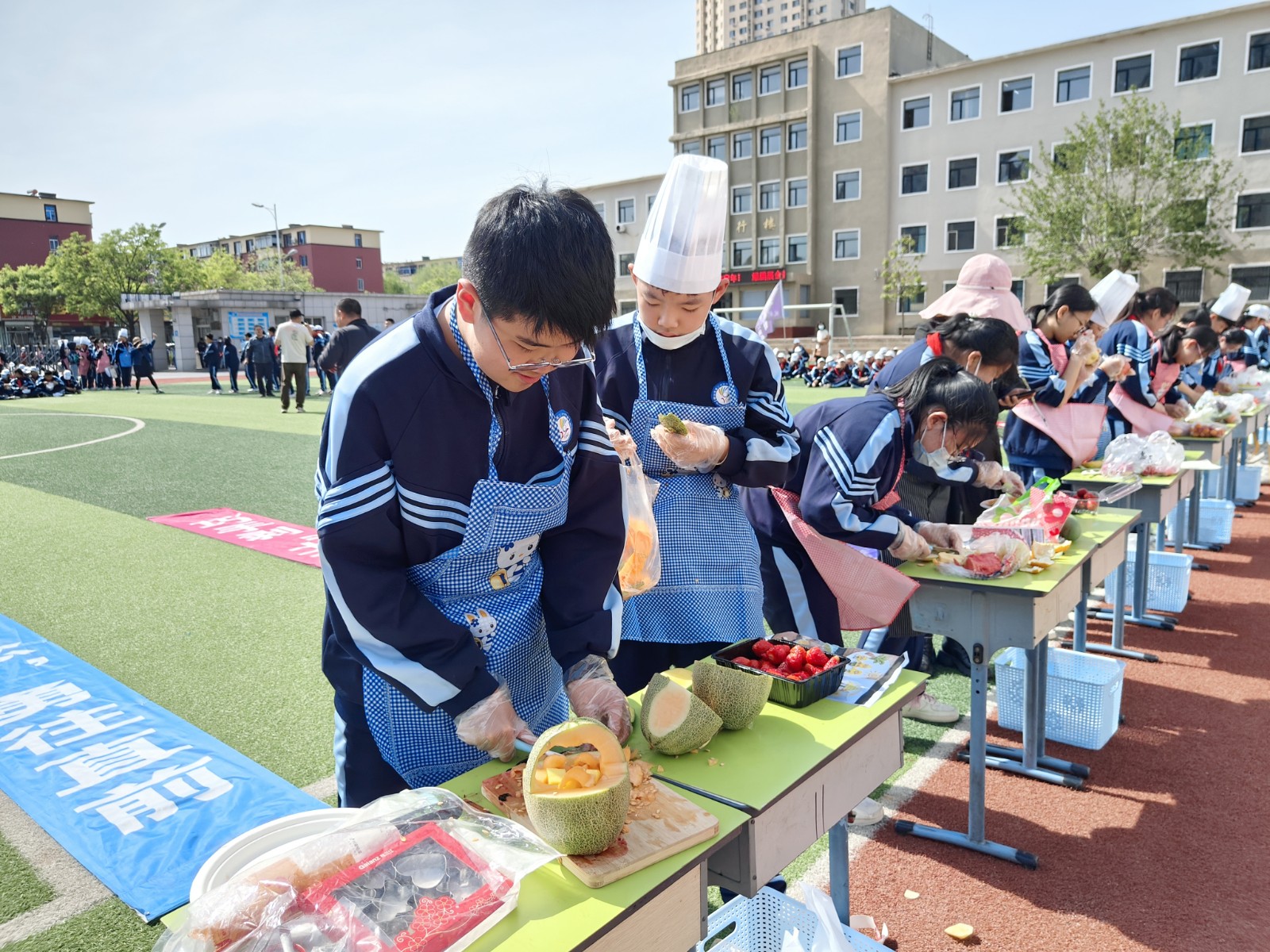 第二十六中学开展厨艺大比拼活动.jpg 第二十六中学开展厨艺大比拼活动.jpg