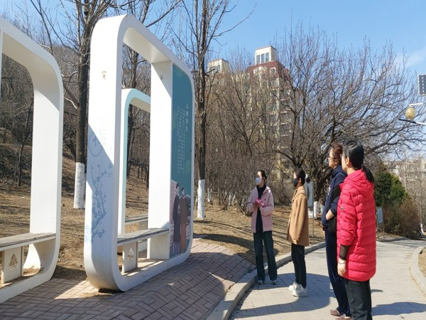 新兴街道开展登山健步走活动1.jpg