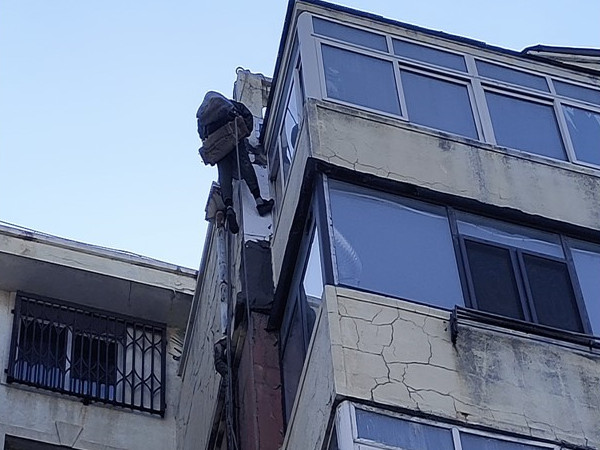 新兴街道 48小时破解头顶危机 实事为民谱写治理新篇2.jpg