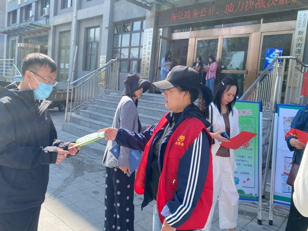 铁东区新兴街道办事处第十九届“5•15政务公开日”活动总结5.jpg