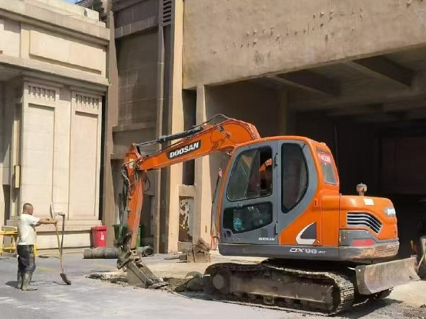 新兴街道 管道断裂忧民生 责担己肩筑安居2.jpg