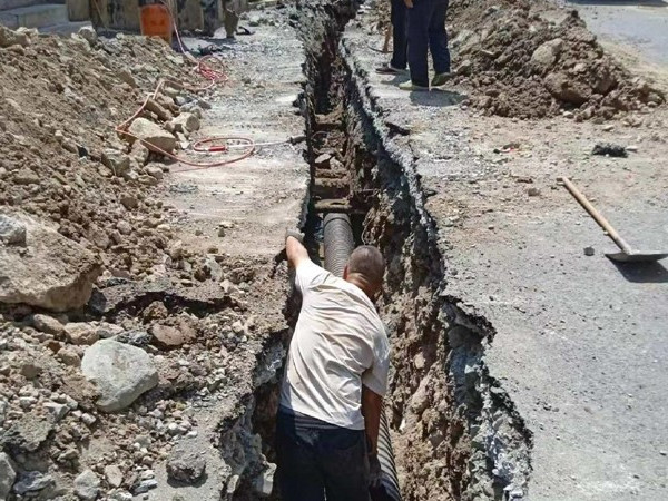 新兴街道 管道断裂忧民生 责担己肩筑安居5.jpg
