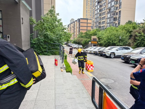 新兴街道 开展消防应急演练 筑牢社区安全屏障2.jpg
