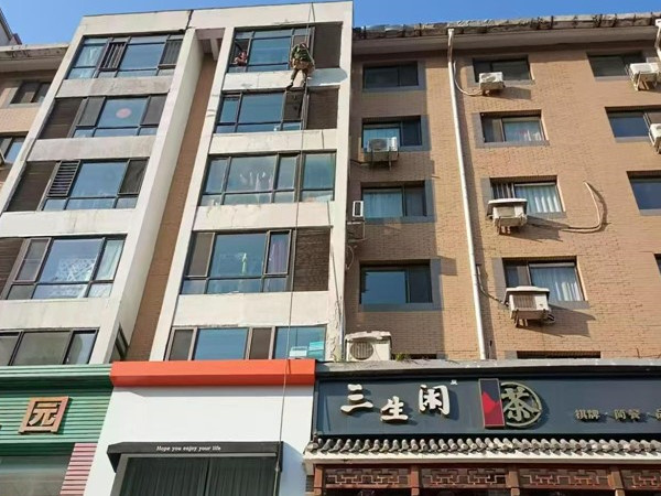 新兴街道 多方速排“头顶险” 齐心合力护民安3.jpg