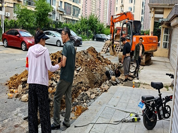 新兴街道 管道抢修加速度 民生服务有温度2.jpg