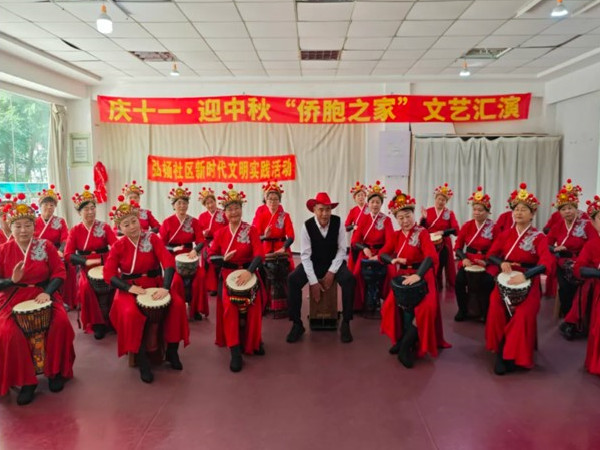 新兴街道 “侨胞之家”双节文艺汇演 绘就侨社融合新图景2.jpg