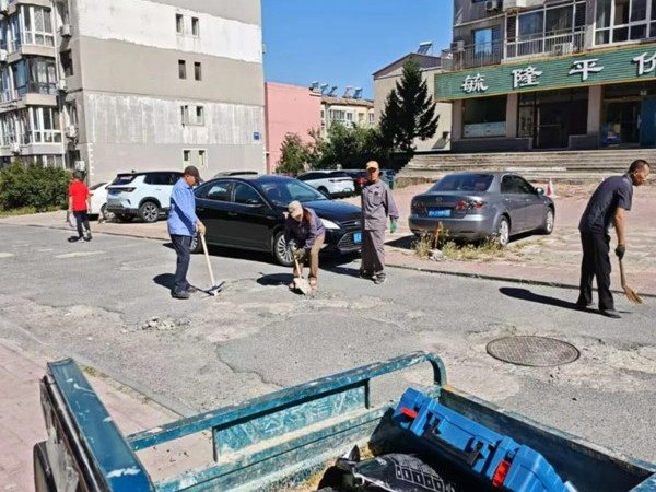 新兴街道 社区协调解民忧 物业修路暖人心3.jpg
