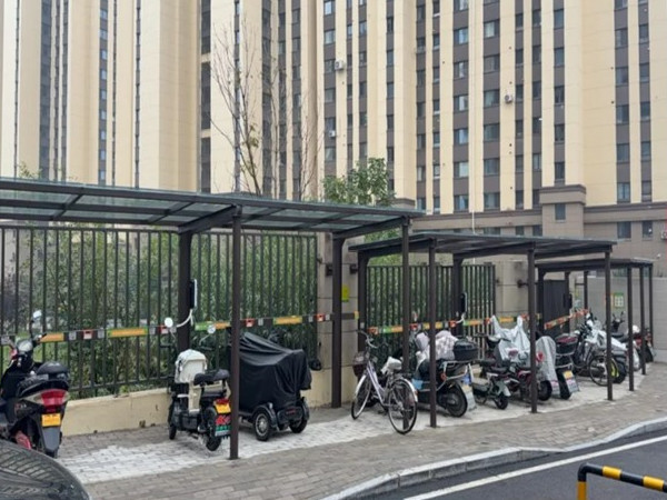 新兴街道 新棚落地解民忧 停车充电护安全2.jpg