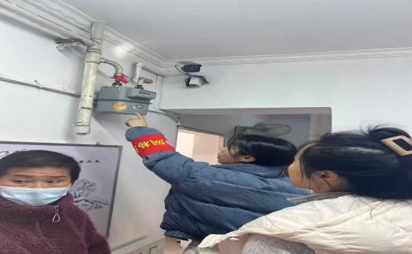 紧盯“一老一商户” 吹响用火用电安全哨1.jpg 紧盯“一老一商户” 吹响用火用电安全哨1.jpg