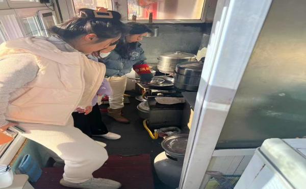 紧盯“一老一商户” 吹响用火用电安全哨2.jpg 紧盯“一老一商户” 吹响用火用电安全哨2.jpg