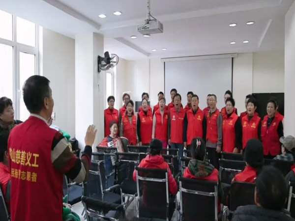 新兴街道 银发志愿映初心 热心服务暖社区1.jpg 新兴街道 银发志愿映初心 热心服务暖社区1.jpg