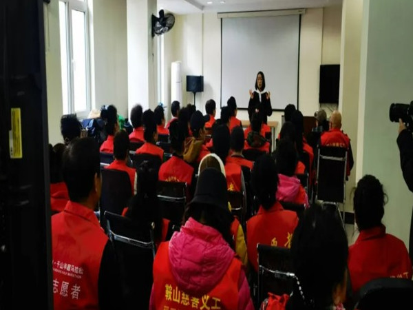 新兴街道 银发志愿映初心 热心服务暖社区2.jpg 新兴街道 银发志愿映初心 热心服务暖社区2.jpg