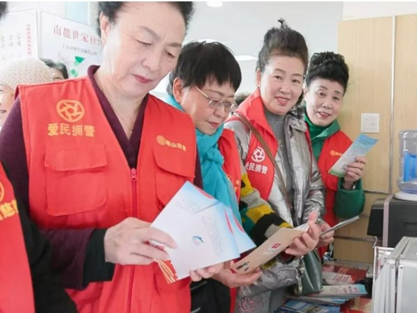 新兴街道 银发志愿映初心 热心服务暖社区3.jpg 新兴街道 银发志愿映初心 热心服务暖社区3.jpg