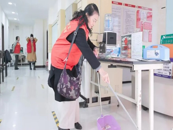 新兴街道 银发志愿映初心 热心服务暖社区4.jpg 新兴街道 银发志愿映初心 热心服务暖社区4.jpg