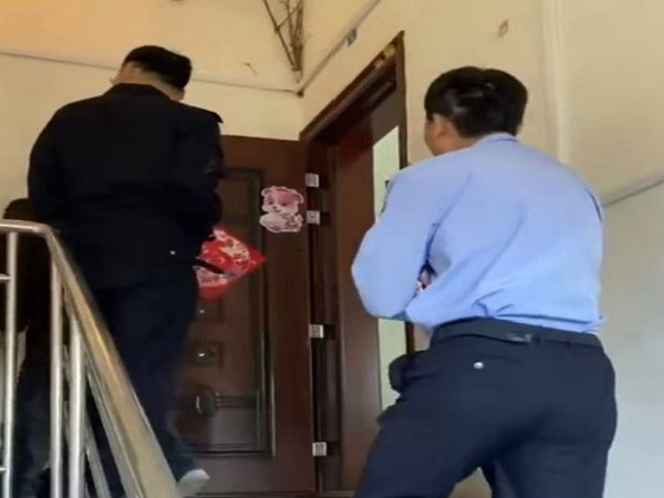 新兴街道 顶楼漏水险情急 网警联合解民忧2.jpg