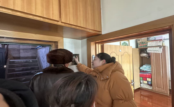 湖南街道热力社区：冬日突遇电路跳闸 社区上门帮忙解忧1.png