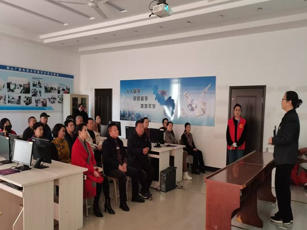 新兴街道  家校社协同育新人  科学育儿润心田3.jpg