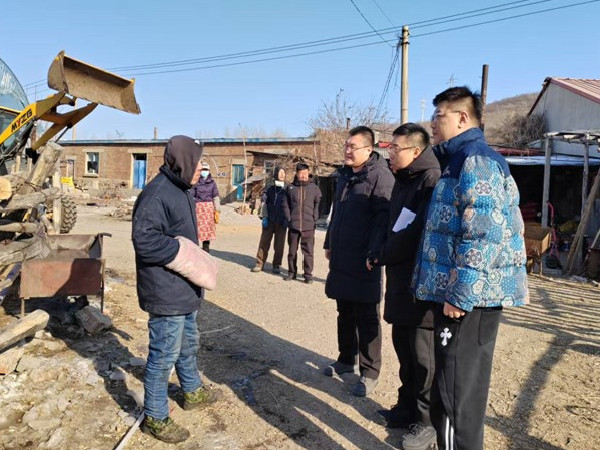 新兴街道 深入养殖一线 排查精准护农1.jpg