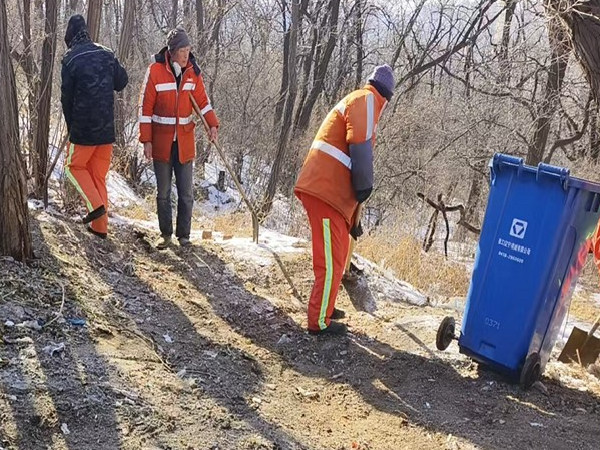 新兴街道 携手清运除积垢 联动保洁换新颜2.jpg