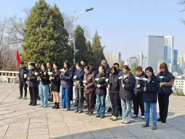 新兴街道 清明祭英烈 传承红色魂.jpg 新兴街道 清明祭英烈 传承红色魂.jpg