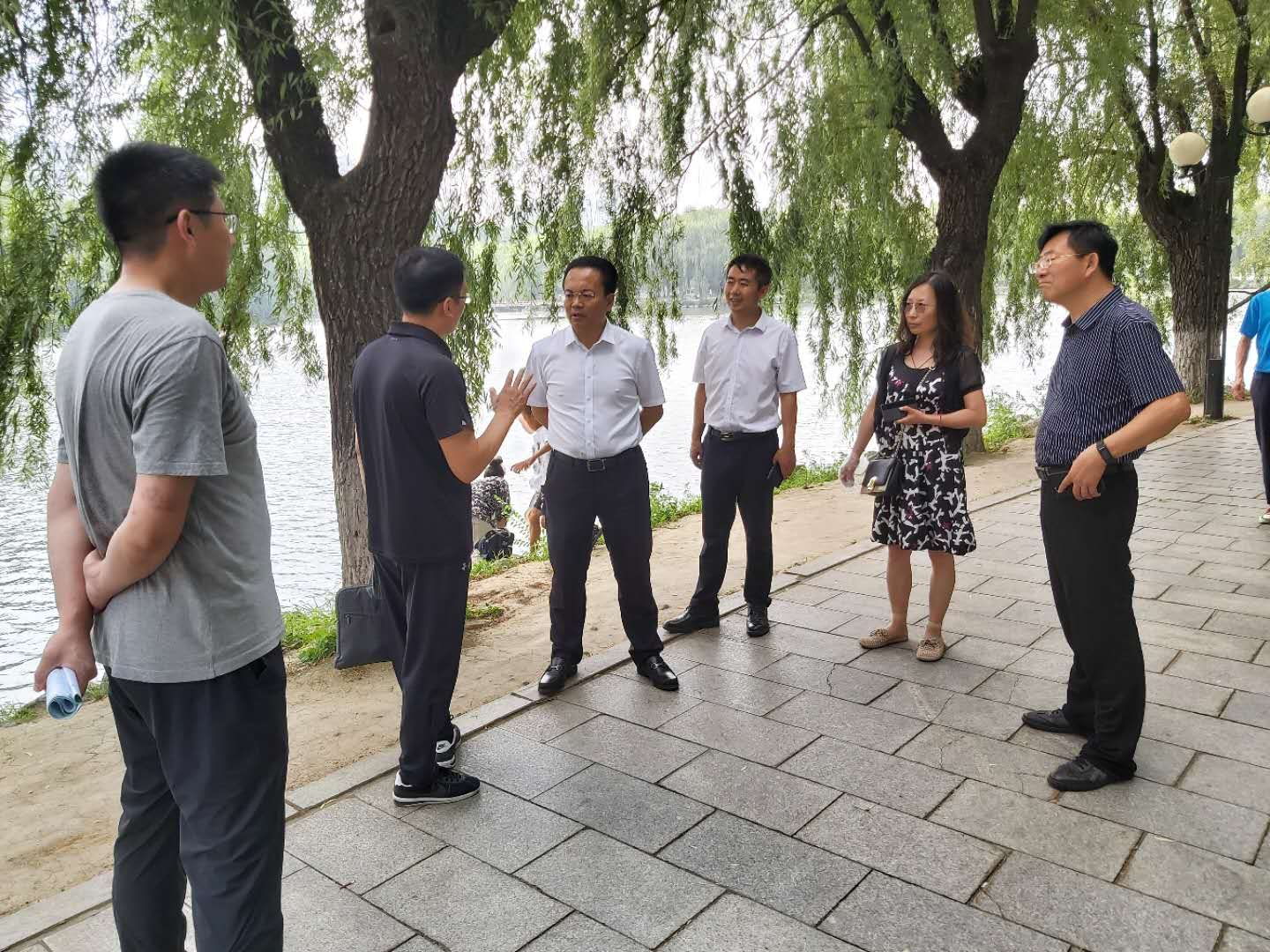 范静国主任检查指导二一九公园文明城市建设工作-部门动态-鞍山市千山